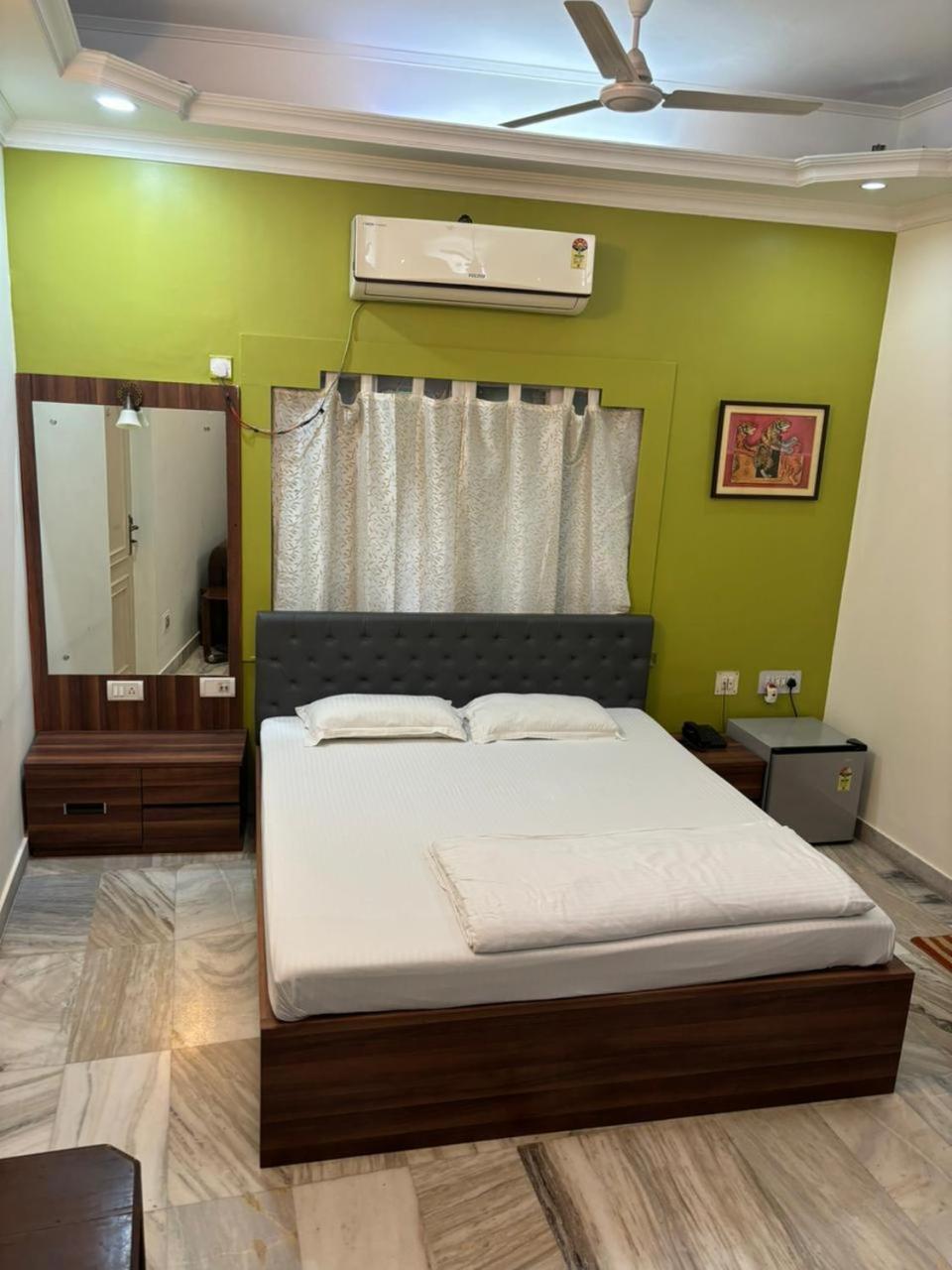 Om Sai Villa Guesthouse Kolkata Exterior photo