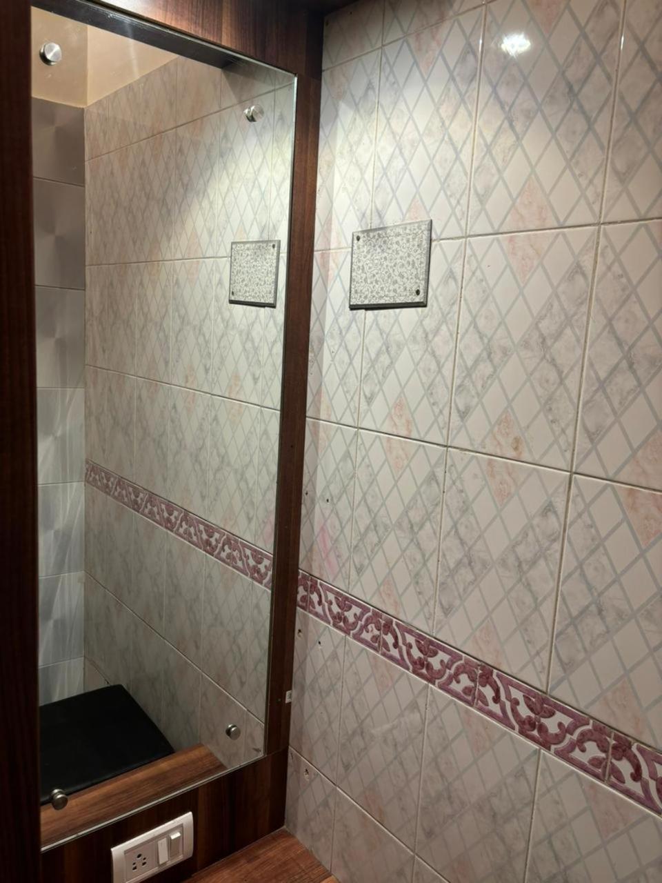 Om Sai Villa Guesthouse Kolkata Exterior photo
