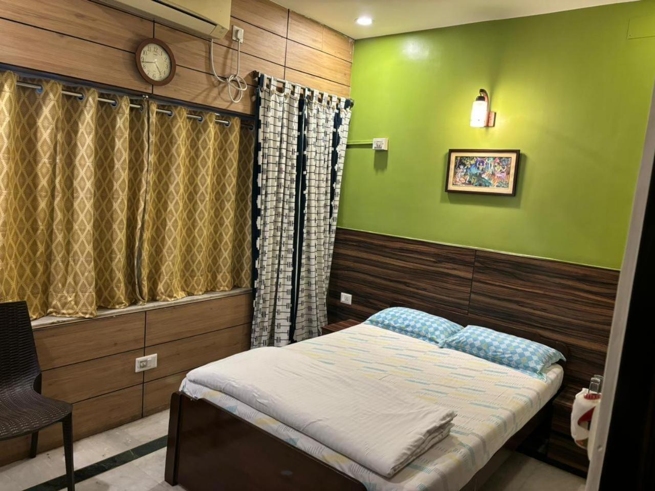 Om Sai Villa Guesthouse Kolkata Exterior photo