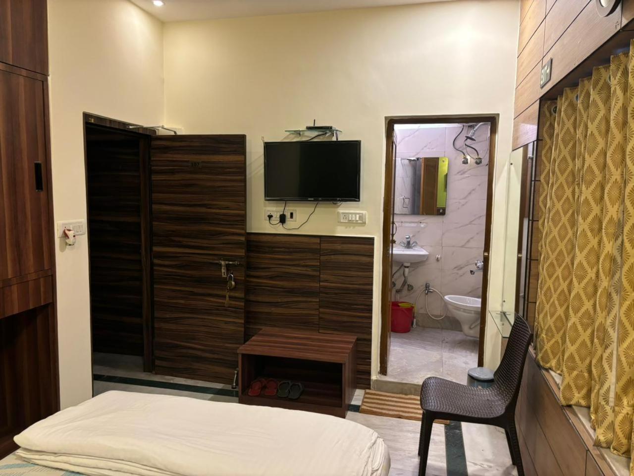 Om Sai Villa Guesthouse Kolkata Exterior photo