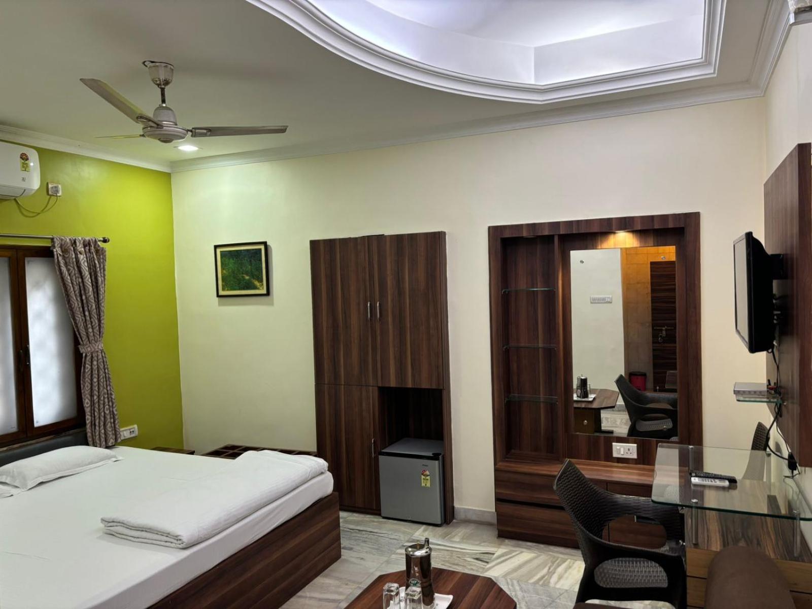 Om Sai Villa Guesthouse Kolkata Exterior photo
