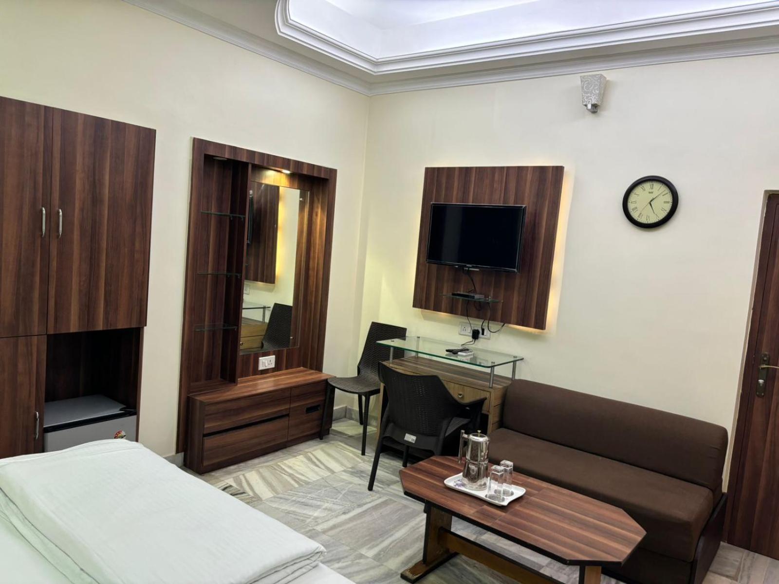 Om Sai Villa Guesthouse Kolkata Exterior photo