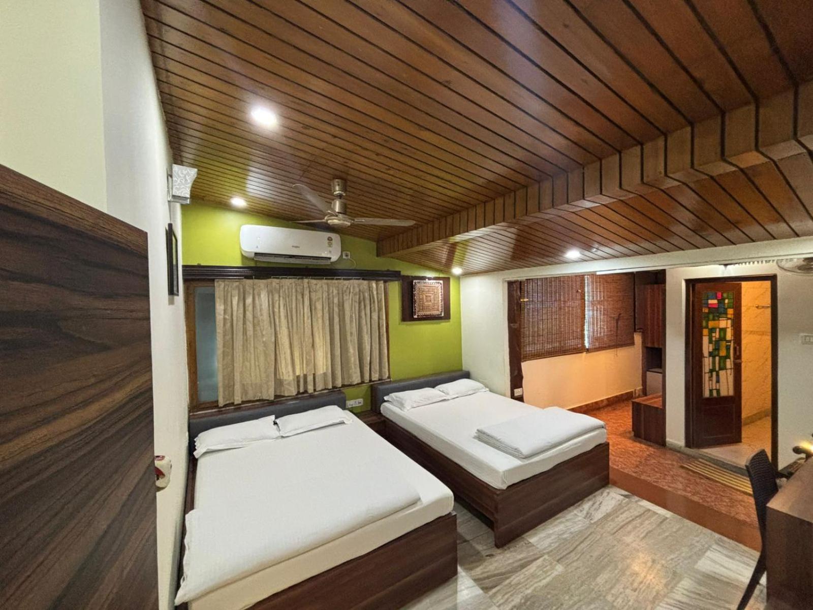 Om Sai Villa Guesthouse Kolkata Exterior photo