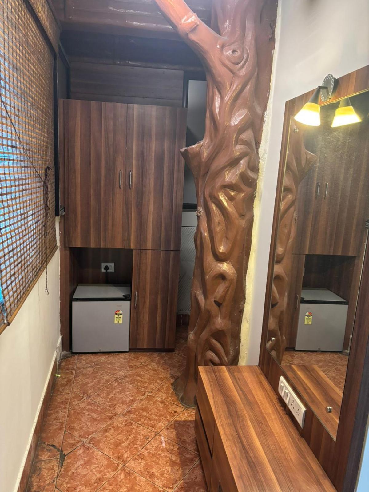 Om Sai Villa Guesthouse Kolkata Exterior photo
