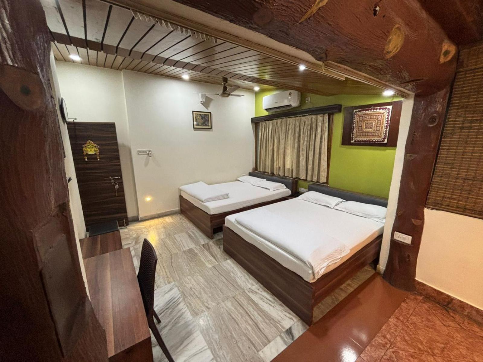 Om Sai Villa Guesthouse Kolkata Exterior photo