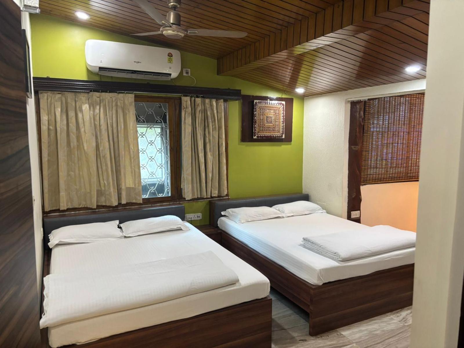 Om Sai Villa Guesthouse Kolkata Exterior photo