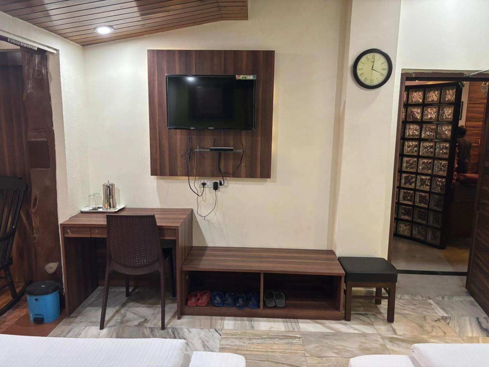 Om Sai Villa Guesthouse Kolkata Exterior photo