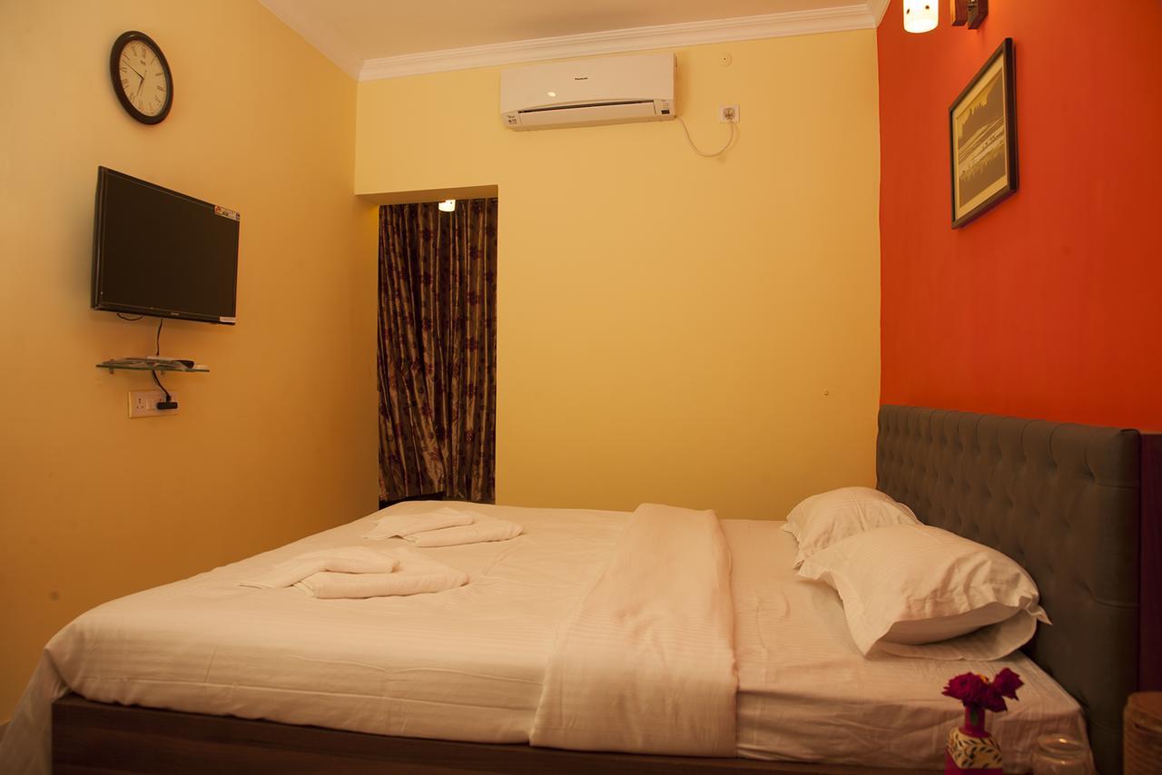 Om Sai Villa Guesthouse Kolkata Exterior photo