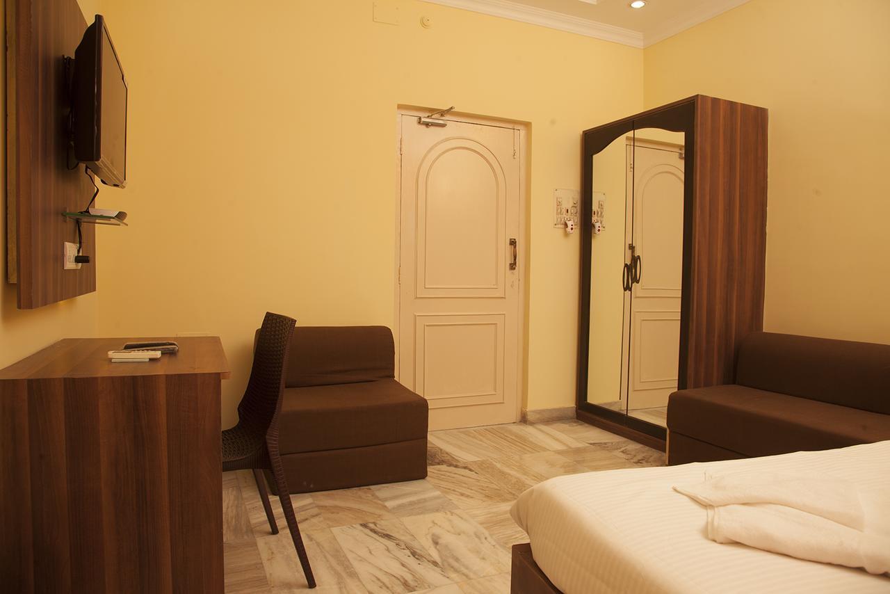 Om Sai Villa Guesthouse Kolkata Exterior photo