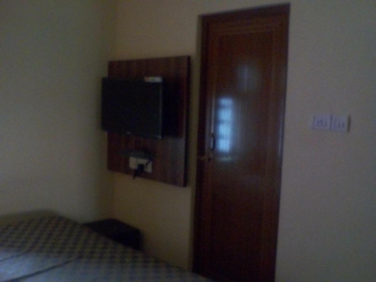 Om Sai Villa Guesthouse Kolkata Exterior photo