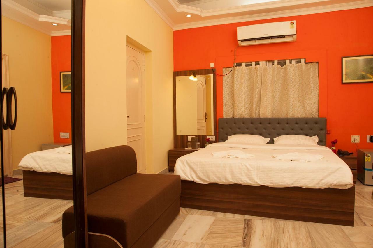 Om Sai Villa Guesthouse Kolkata Exterior photo